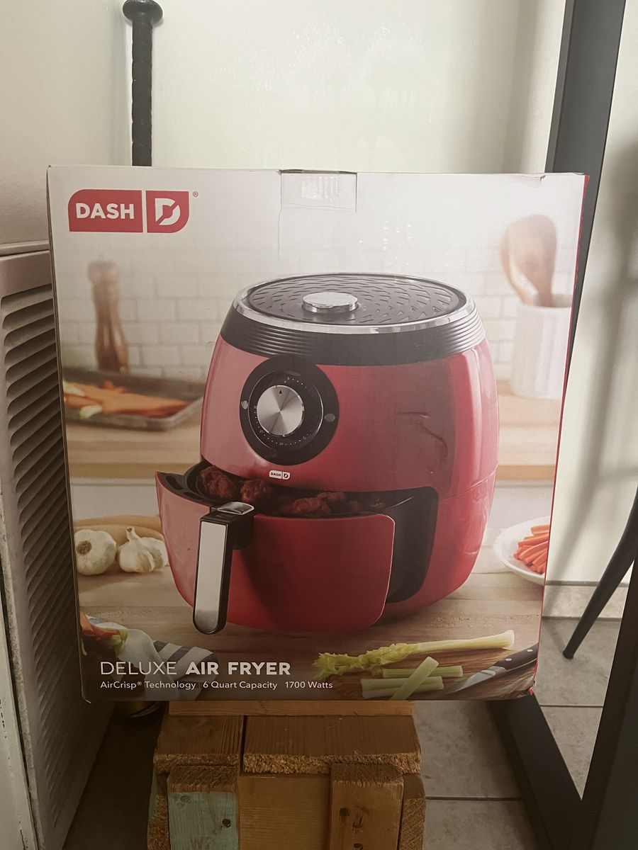 NEW IN BOX Quart 1700 Watt Deluxe Dash Air Fryer