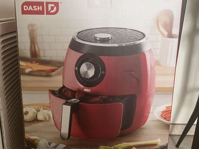 NEW IN BOX Quart 1700 Watt Deluxe Dash Air Fryer
