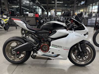 2014 Ducati Superbike 899 Panigale Red