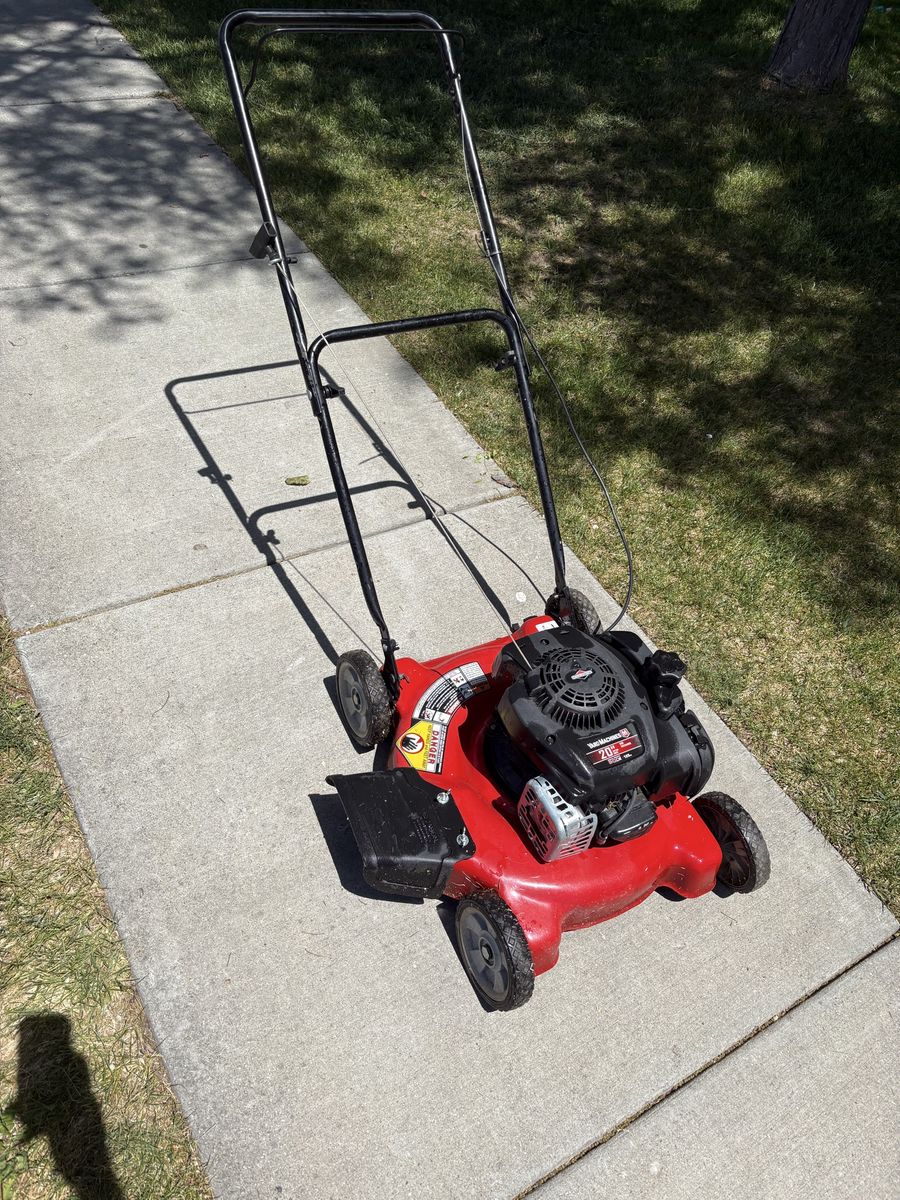 Push lawn mower- like new