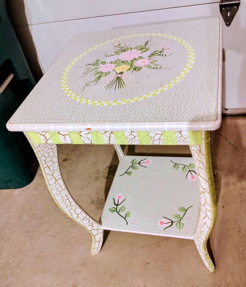 Teamson Design Side Table 26 " Tall 
18 " Across