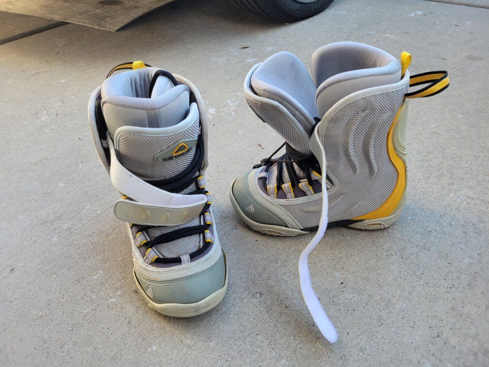 snowboard boots mens 5 women's 6