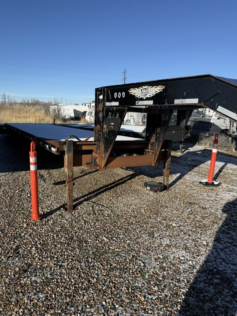 45' Gooseneck Trailer