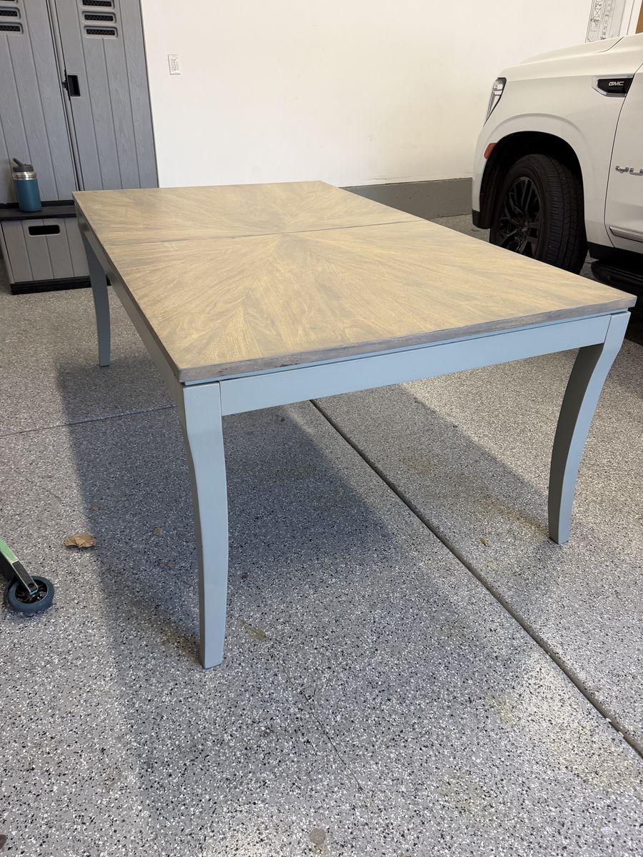 Beautiful refinished dining table in great condition 