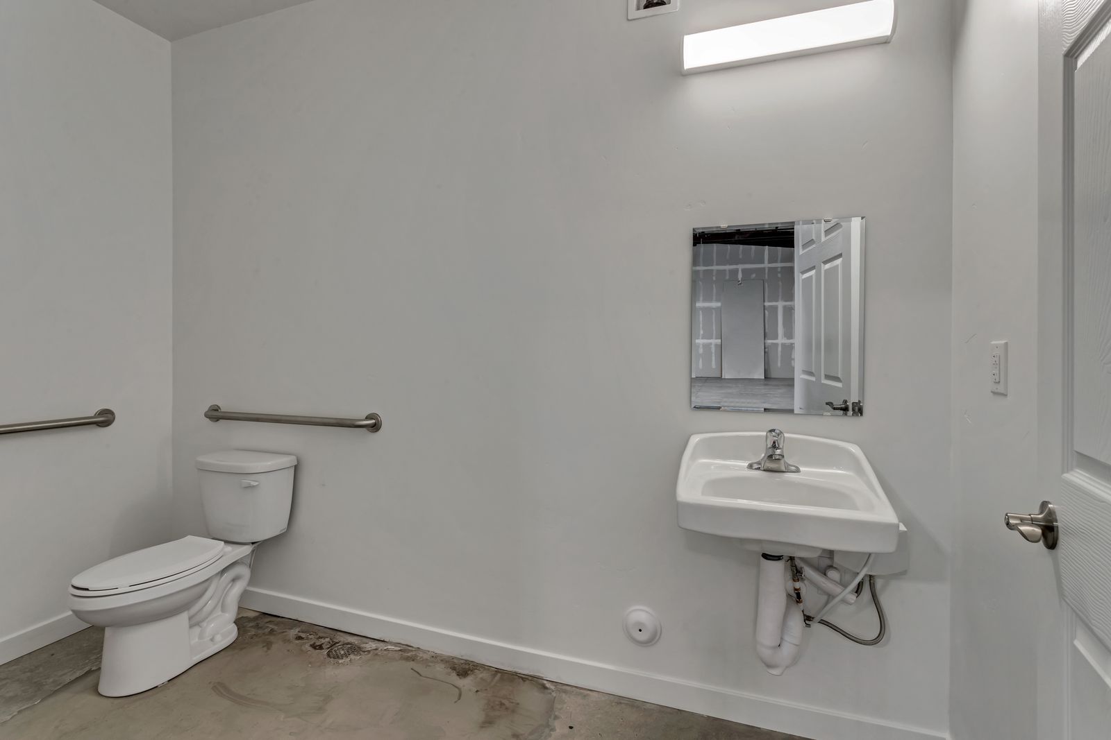 Main image 10