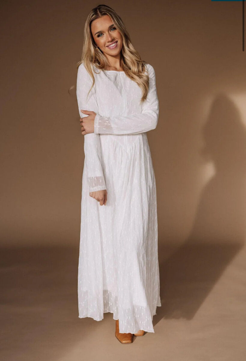 The Maizie Front Zip Lace Temple Dress in Creamy White