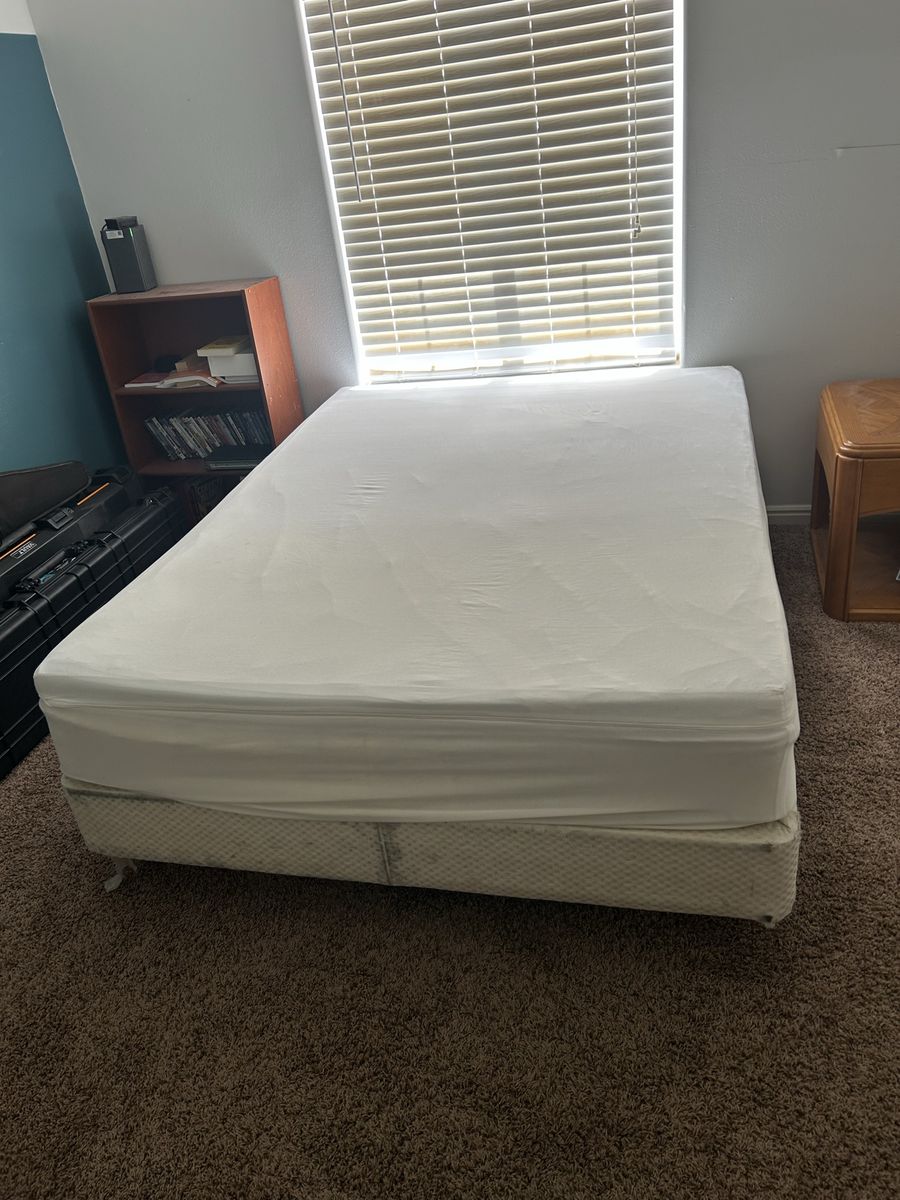 Queen Mattress with Box Spring Frame and Memory To