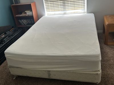 Queen Mattress with Box Spring Frame and Memory To