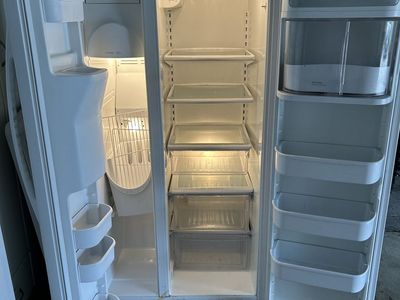 FREE fridge. Pickup in Holladay area