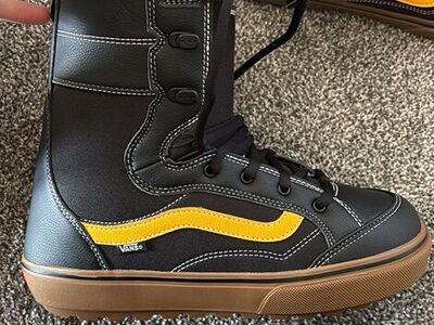 VANS Snowboarding Boots