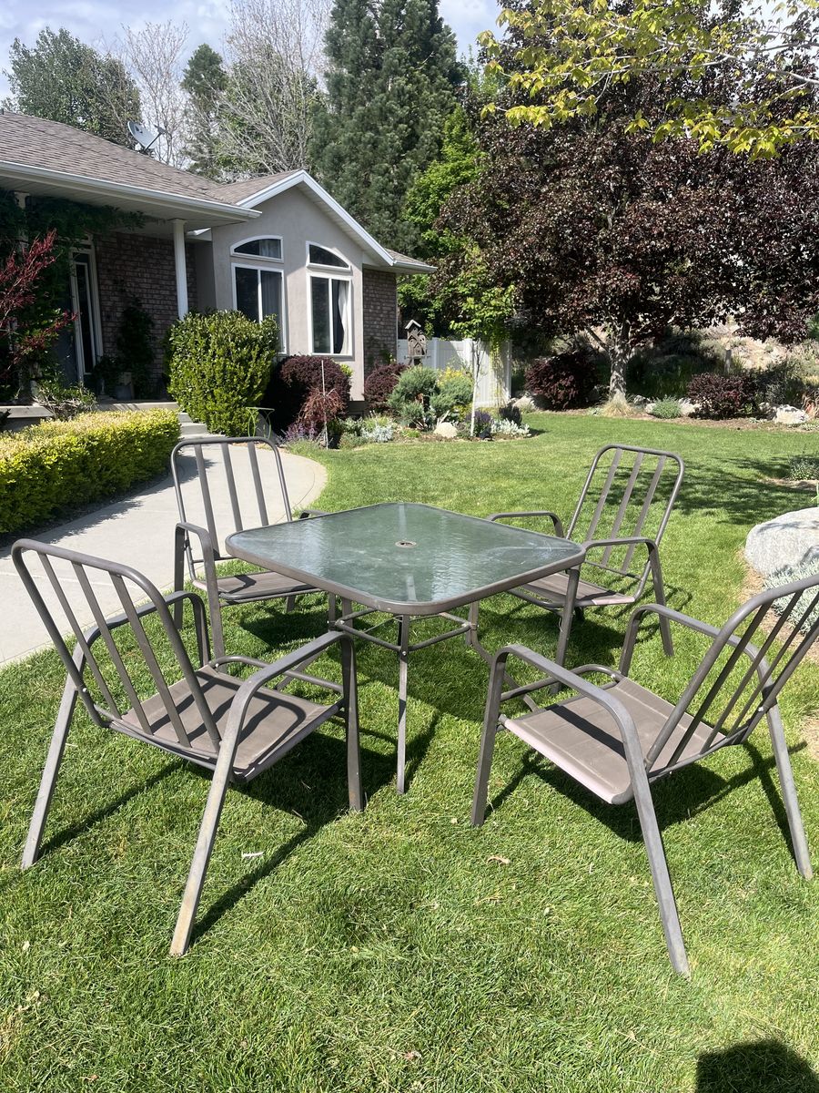 Outdoor Table and 4 chairs