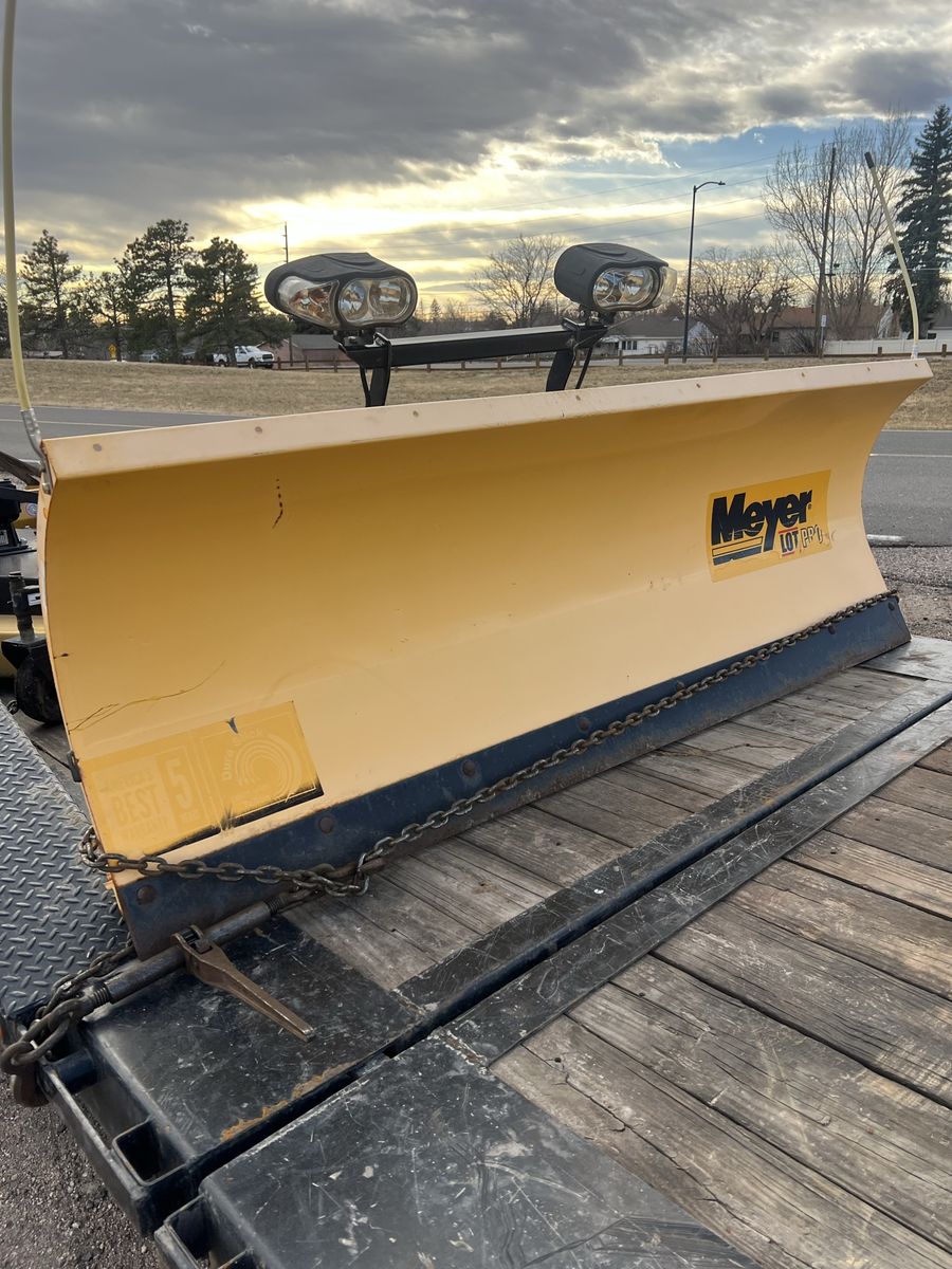 Snow plow blade and hook up