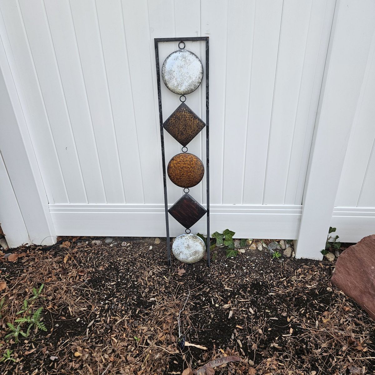 Metal yard decoration/wall hanging