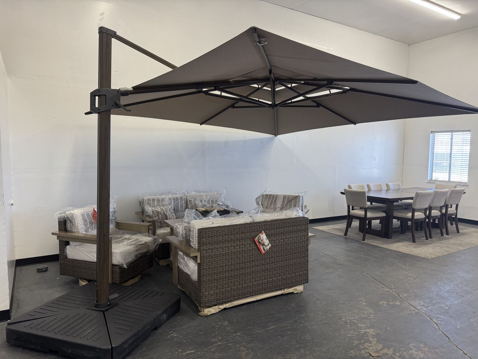 COSTCO SUNVILLA OUTDOOR 12 FOOT PATIO UMBRELLA