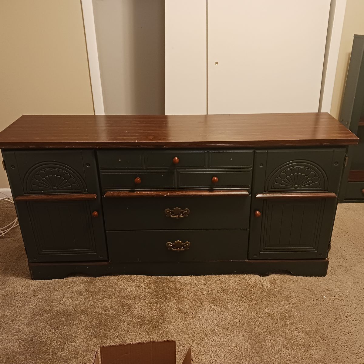 Dresser with hutch