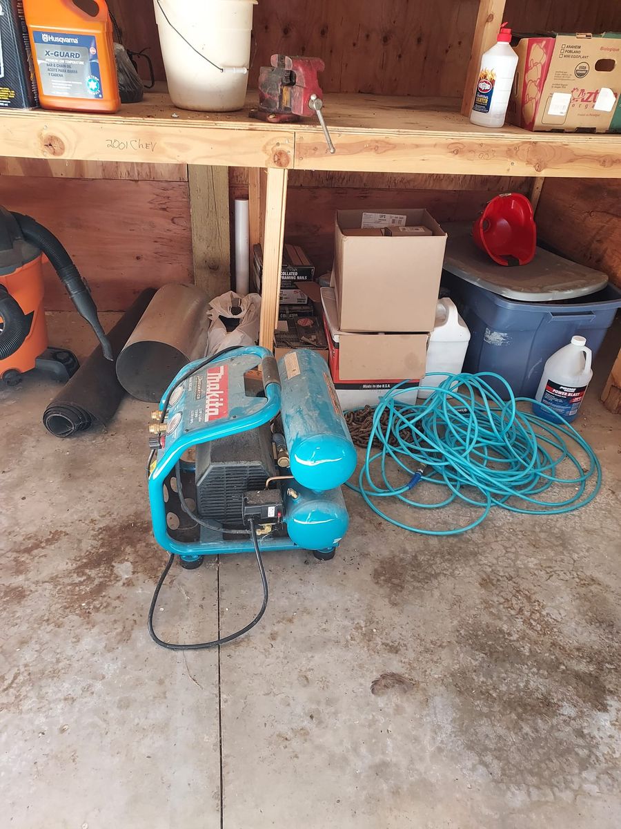 Makita Twin Tank Air Compressor – Works Great