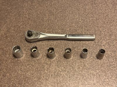 CRAFTSMAN USA 1/2 dr Ratchet with Metric Sockets 14mm to 22mm
