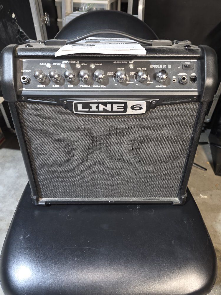 Line 6 Spider IV 15 15-Watt 1x8 Guitar Amplifier