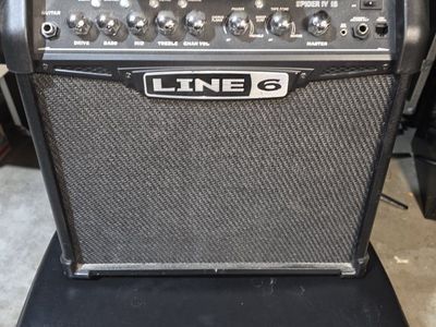 Line 6 Spider IV 15 15-Watt 1x8 Guitar Amplifier