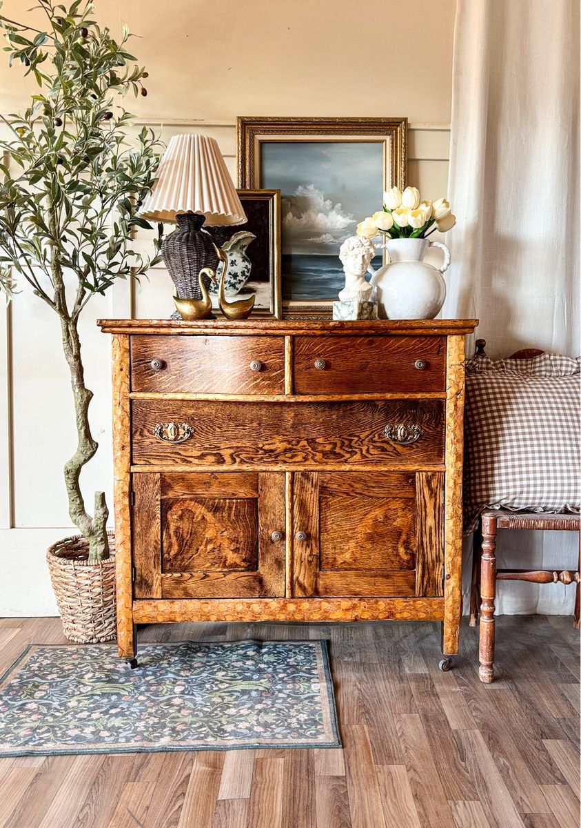 *FREE DELIVERY* Antique Tiger Oak Dresser