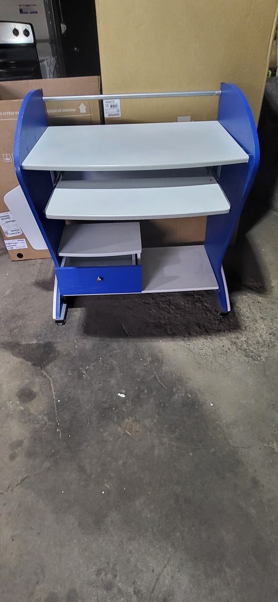 Kids desk