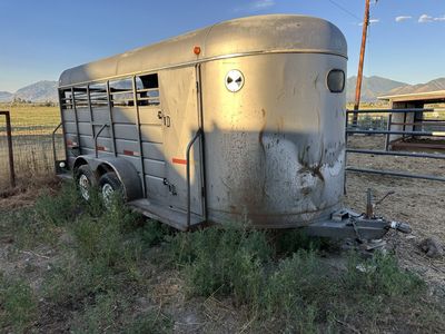 Nice older 90s horse trailer