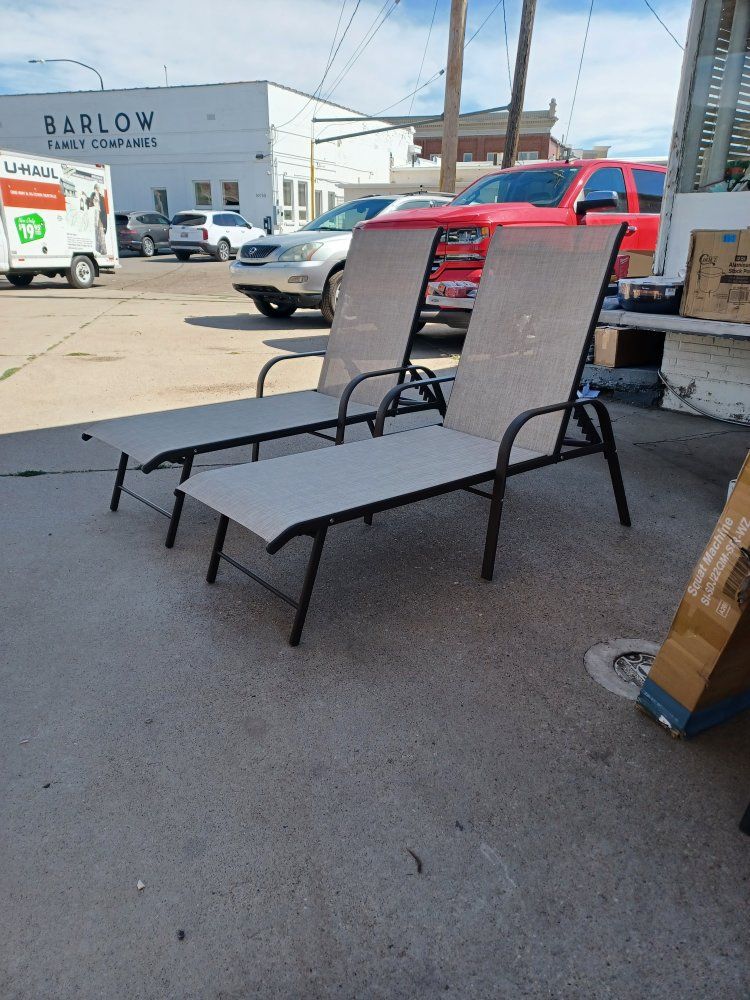 brand new Set of 2 Outdoor Patio Lounge Chairs - Brown Metal Frame with Mesh Fabric