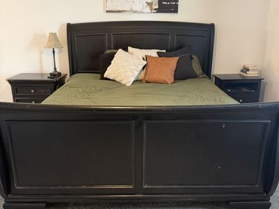 King Bedroom set (Bed, Dresser, Nightstand)