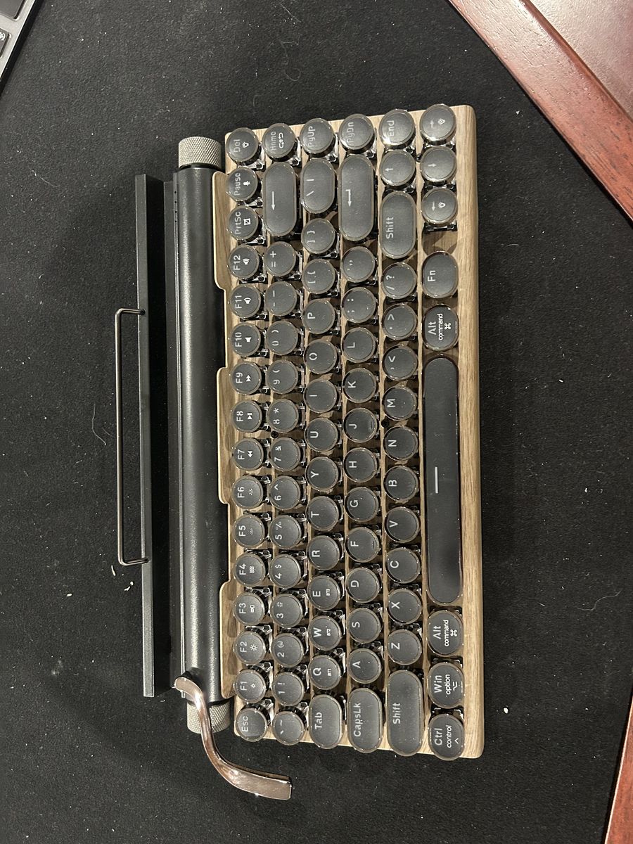 Retro Typewriter Style Bluetooth Mechanical Keyboard + Bluetooth Number Pad
