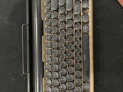 Retro Typewriter Style Bluetooth Mechanical Keyboard + Bluetooth Number Pad