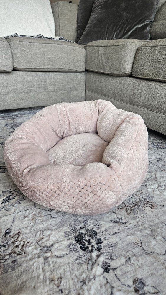 Pink Round Plush Pet Bed