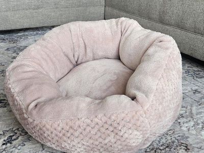 Pink Round Plush Pet Bed