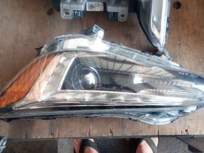 Subaru left driver side headlight 2018 2019