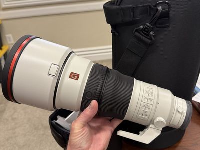 Sony 300mm F2.8 GM OSS LENS BRAND NEW L@@K