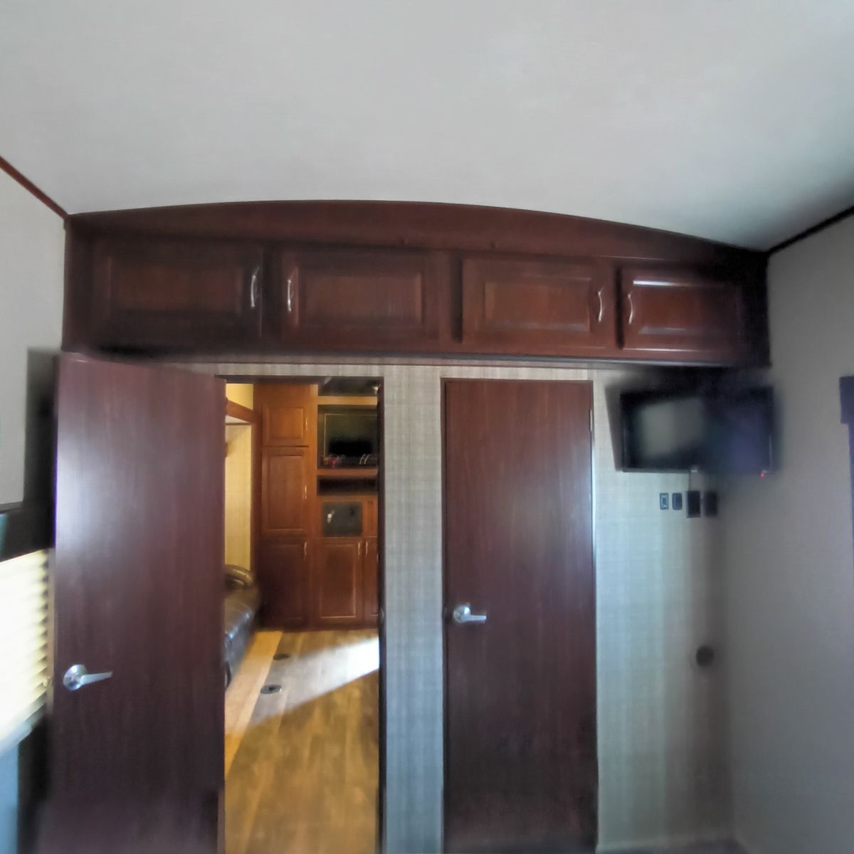 Main image 31