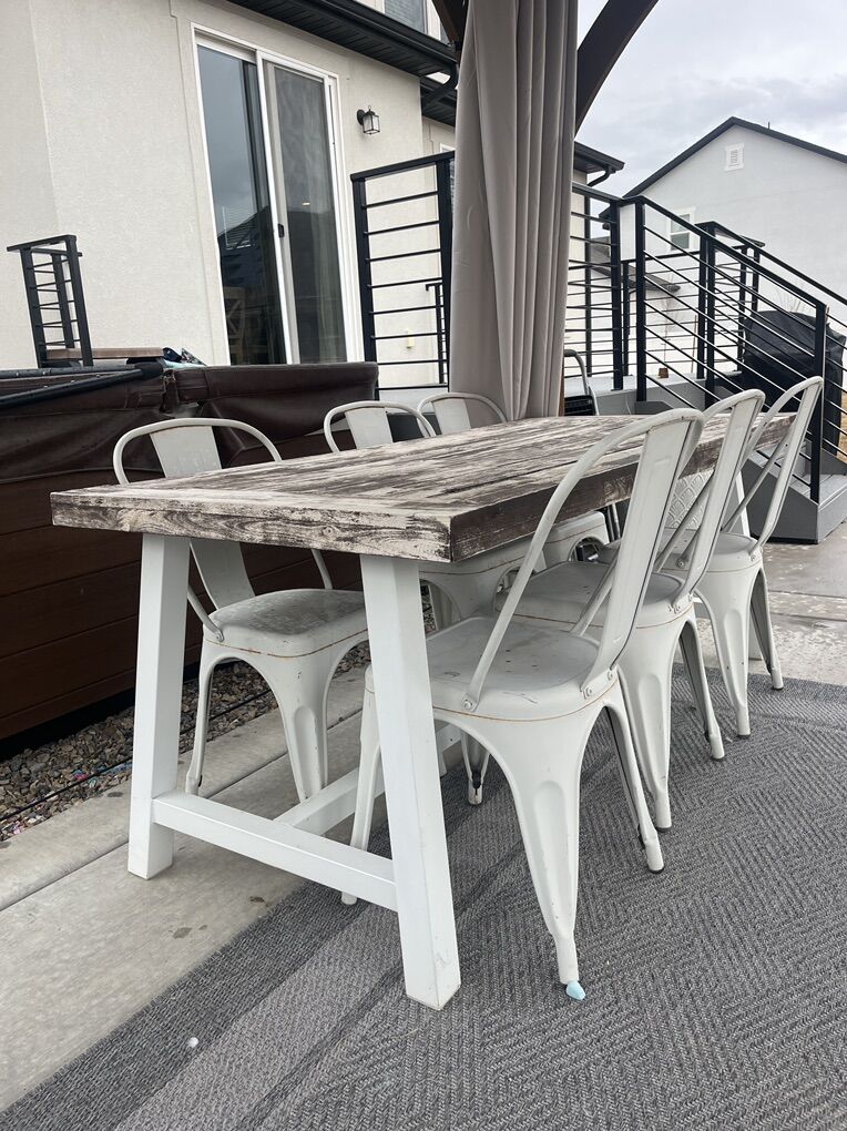 Outdoor Dining Table And Chairs