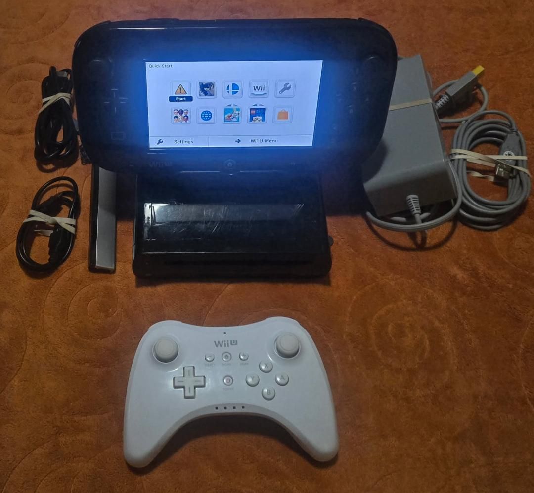 Nintendo Wii U Deluxe with 7 gaames including Zelda Twilight Princess Hd!  trades considered!