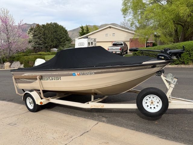 1998 CRESTLINER 17.5 foot