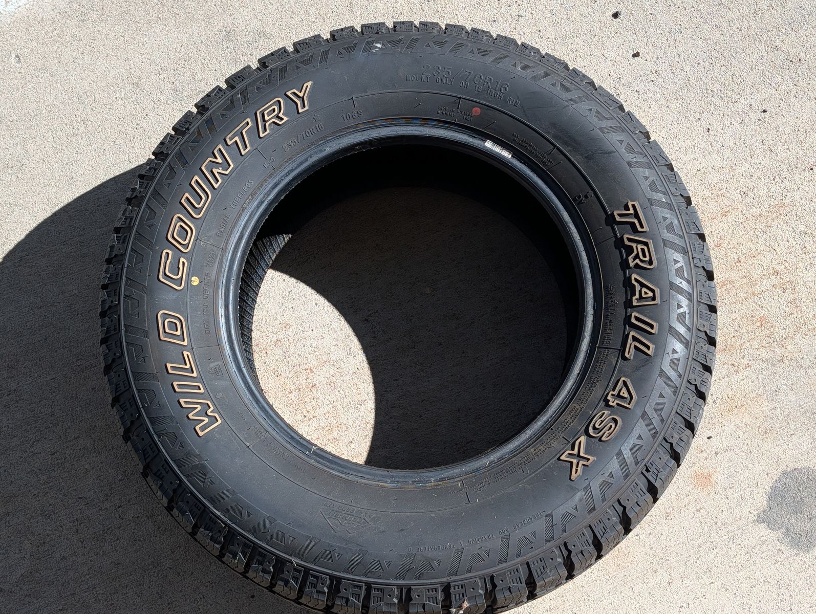 Wild Country Trail 4SX 235/70R16 106S Tire