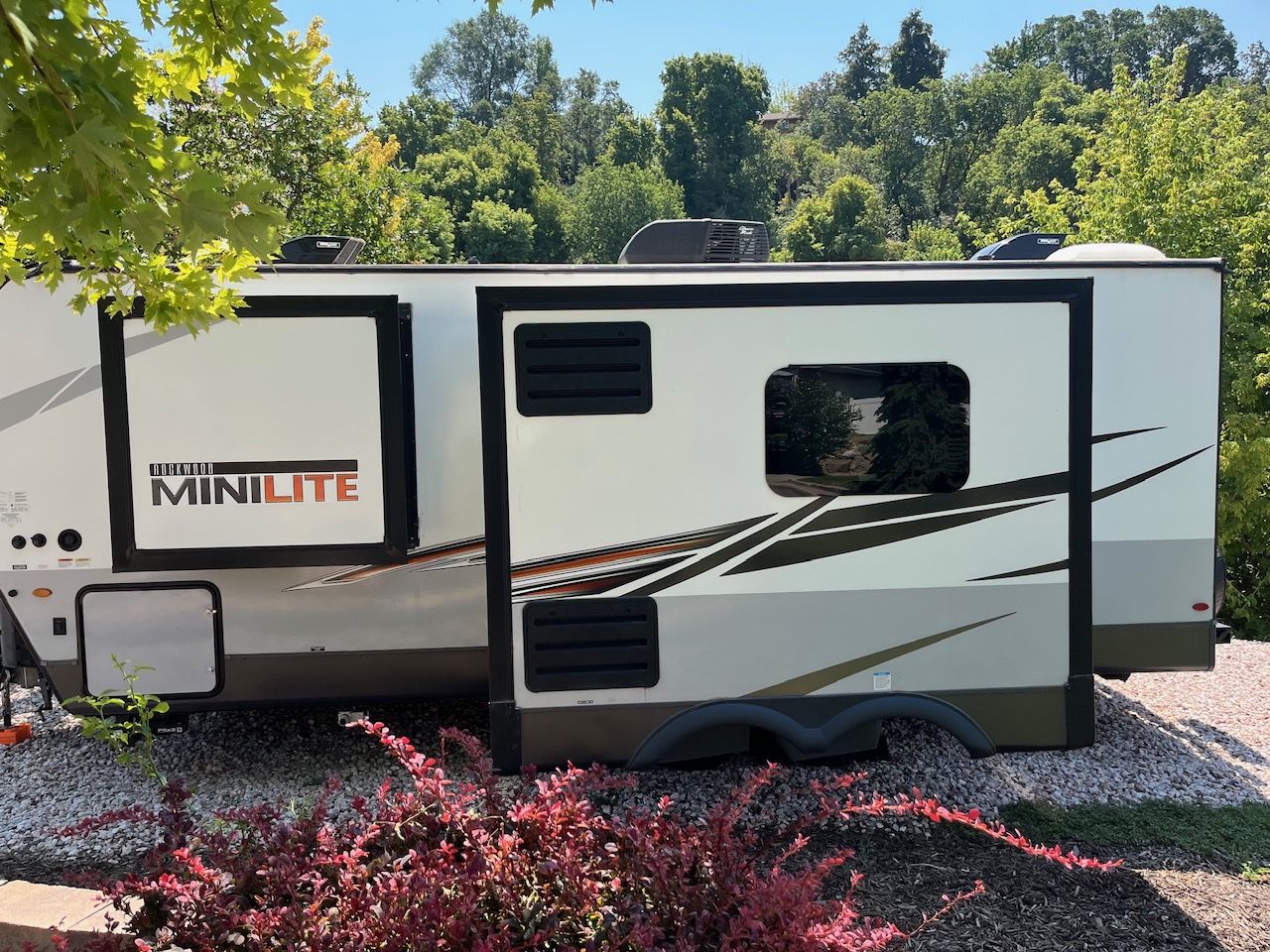 2021 Forest River Rockwood Minilite 2511s travel trailer