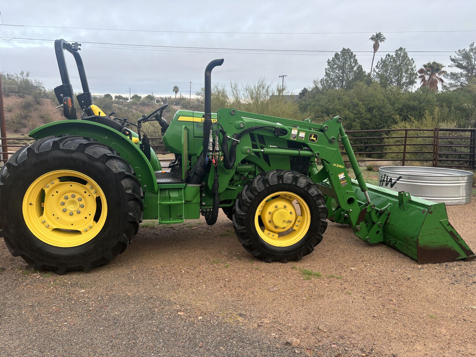 2016 John Deere 5085E 4WD Tractor