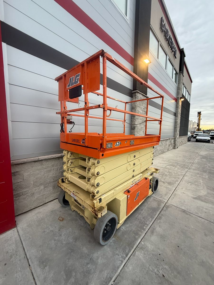 SCISSOR LIFT 19FT - 26FT - 32FT.    RENTAL.   GENIE - JLG - JCB