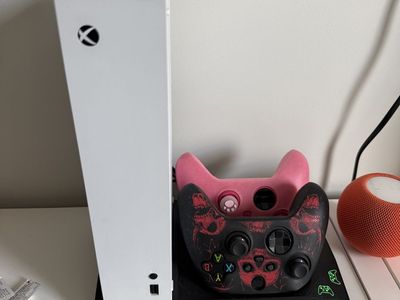 XBOX W/ CONTROLLERS
