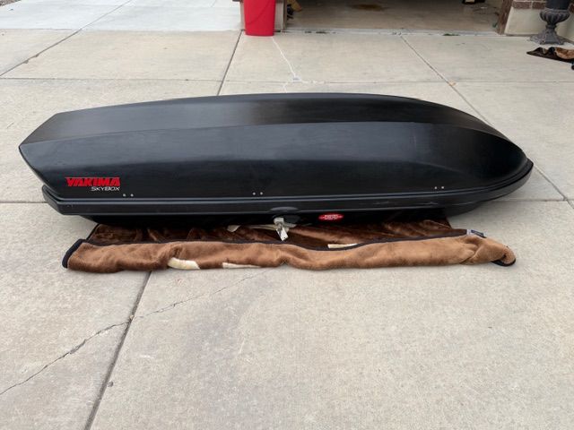 Yakima Skybox XL 18 - dual opening w/ dual locks - LIKE NEW
