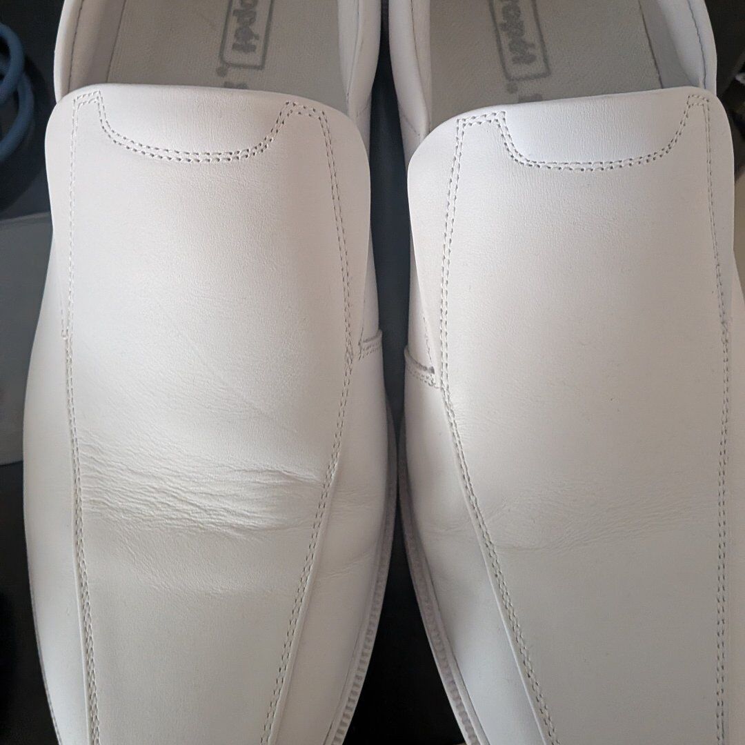 White dress shoes (great for temple shoes)