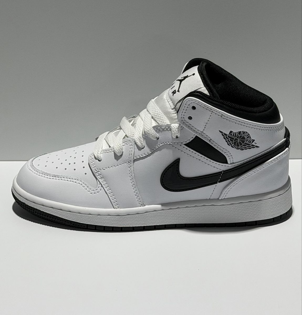 Air Jordan 1 Mid Reverse Panda GS Size 4Y White Black DQ8423-132 New in Box