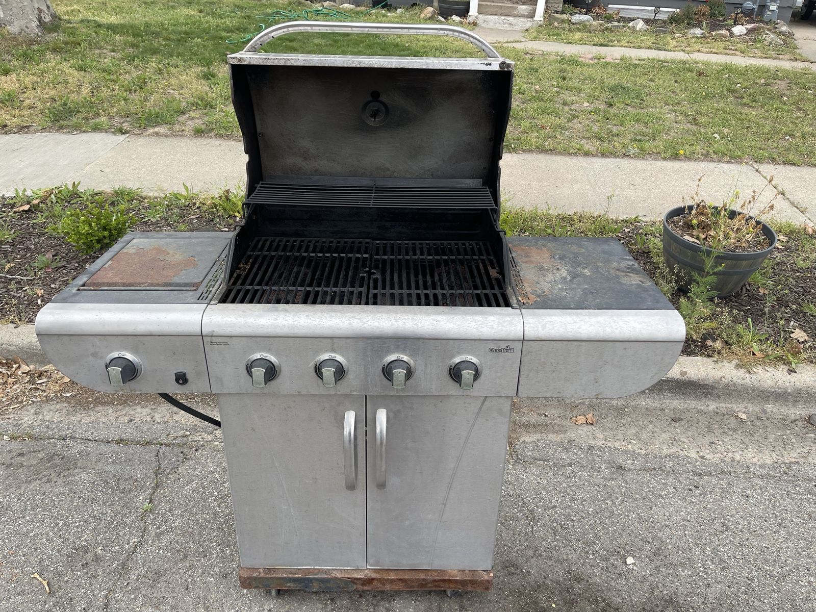 FREE Working Char-Broil 4-Burner Gas Grill