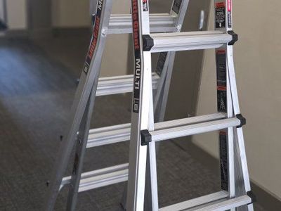 Little Giant Multi-Extends to 18 feet- 300 lb weight limit-Very Lightly used.