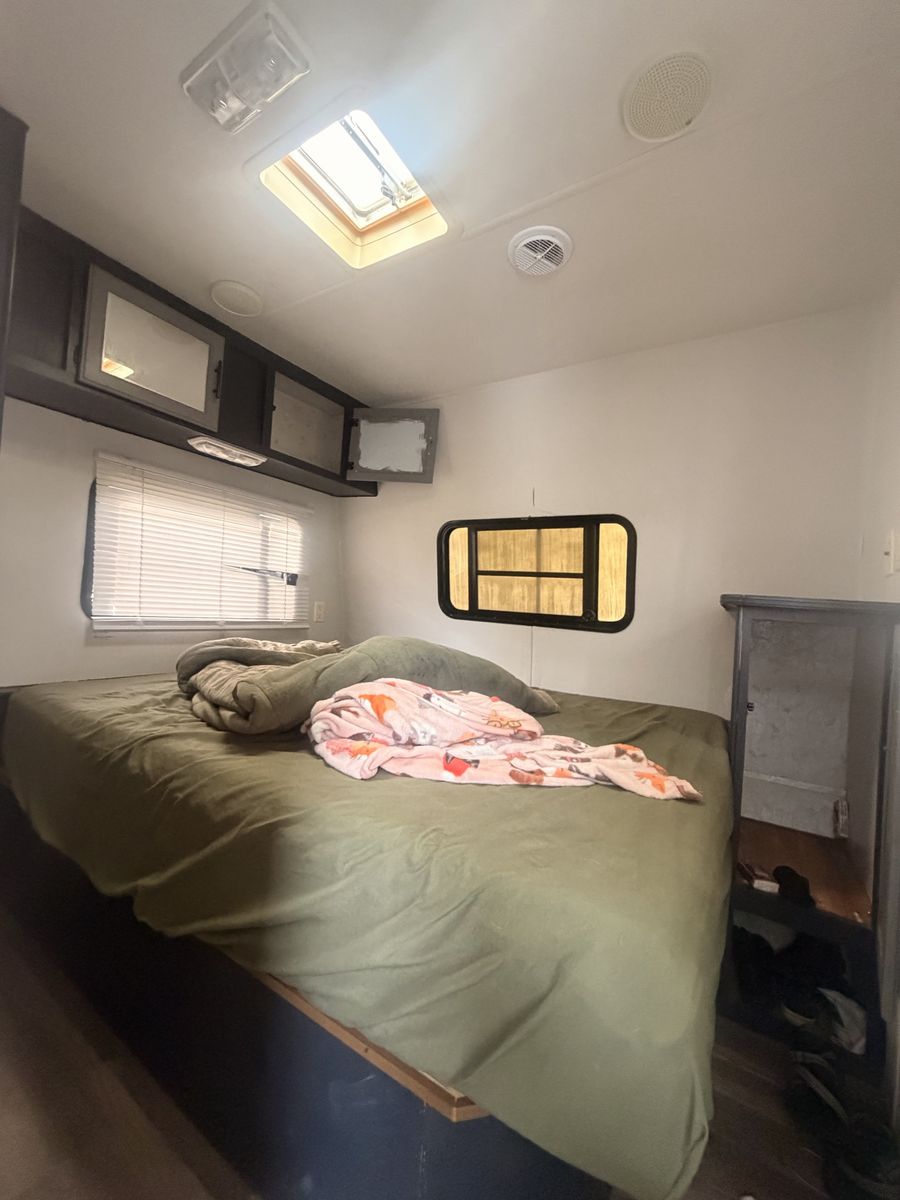 Main image 4