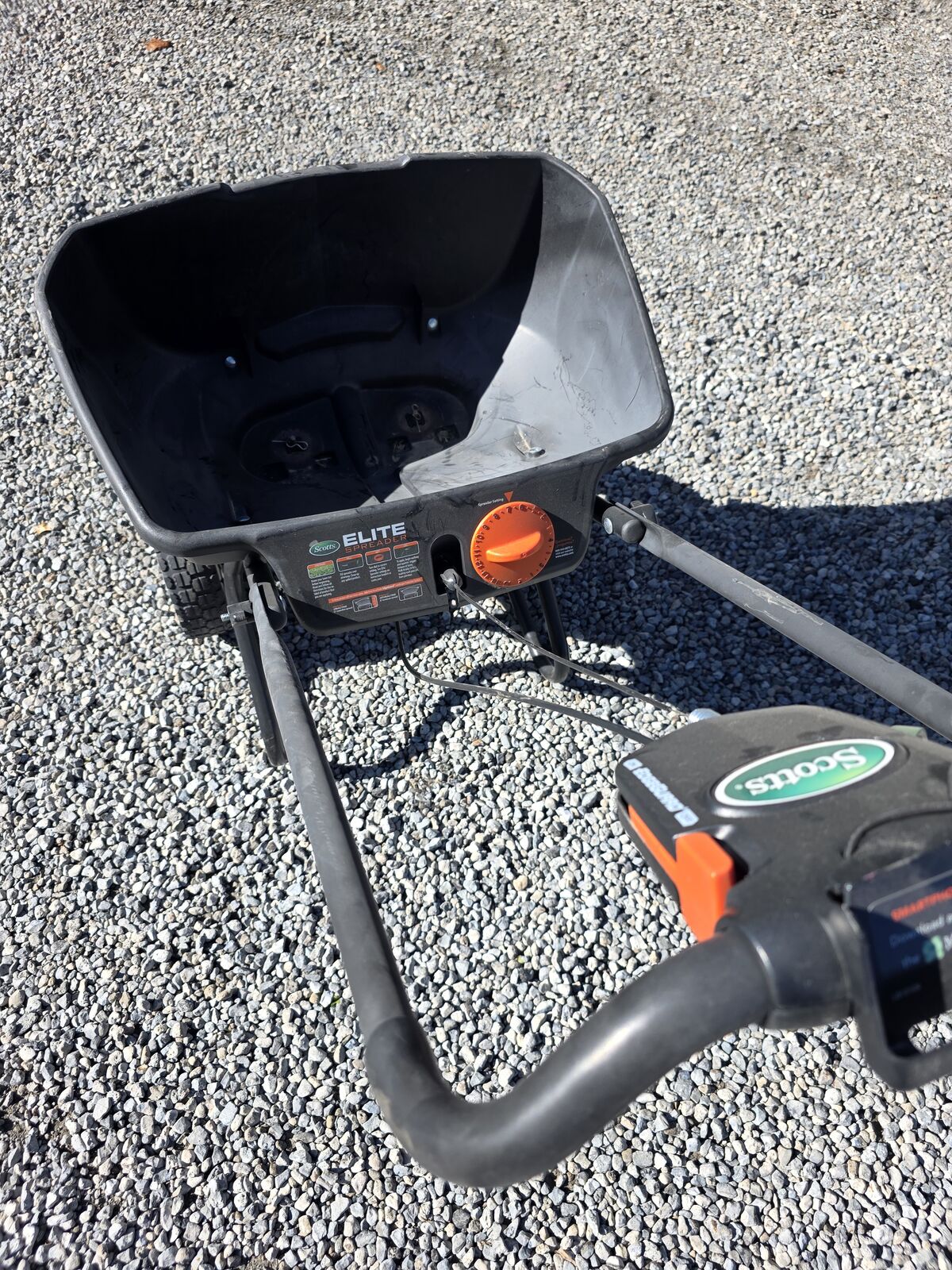 Scotts Elite Fertilizer Spreader
